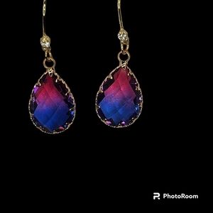 Faceted Multicolor Dangle Earrings Teardrop Drop Earrings Pink to Blue NWT